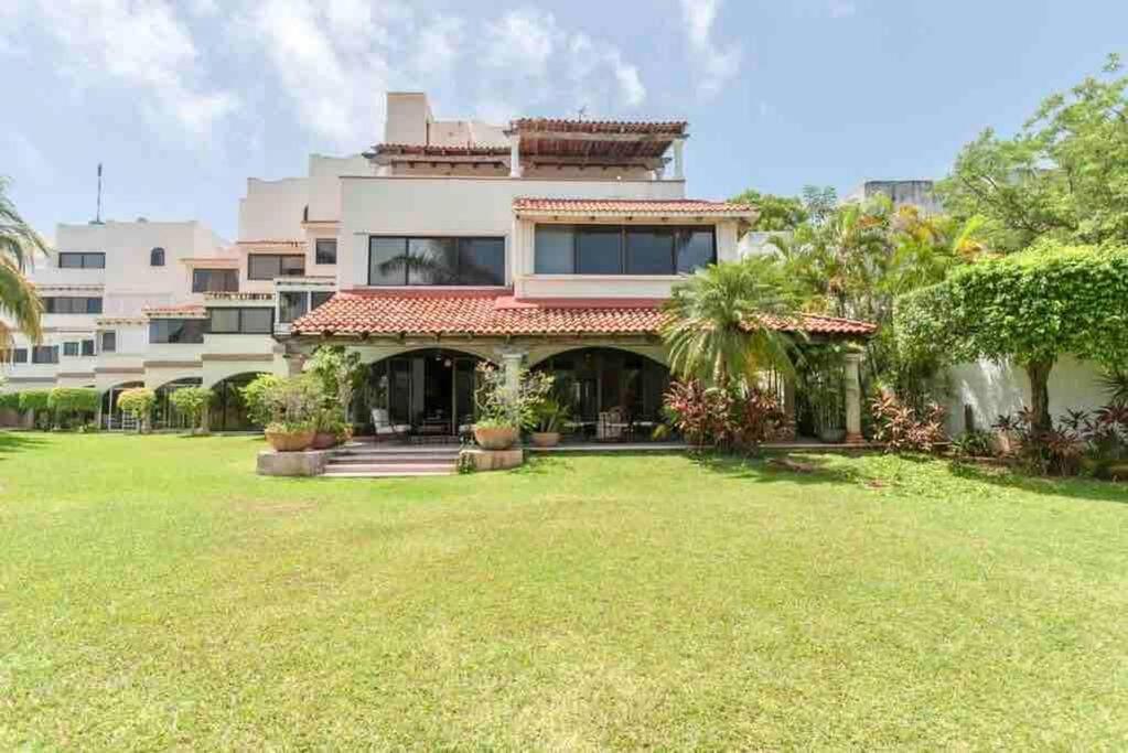 Elegant Lagoon Front Villa By Casa Paraiso Cancún Exterior foto